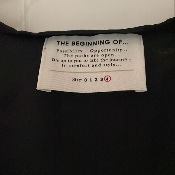 NWOT "The Beginning of" black V neck long t in size 4/XL - Picture 2 of 6